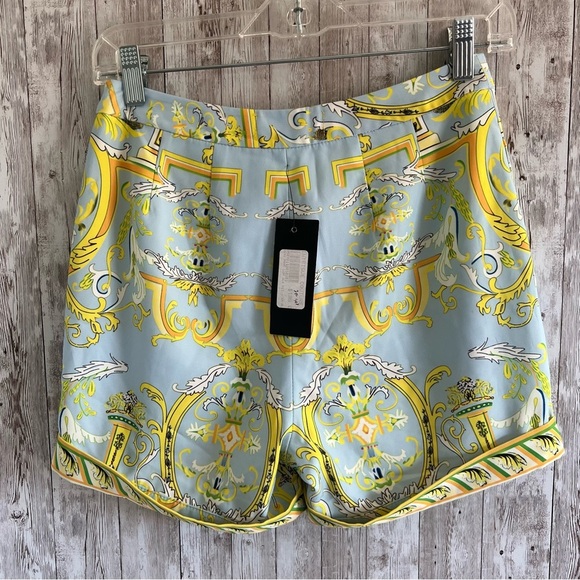 Elegant Women's Patterned Shorts 2 - Picture 2 of 4